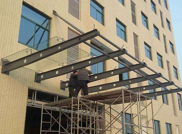 钢结构玻璃雨棚的作用